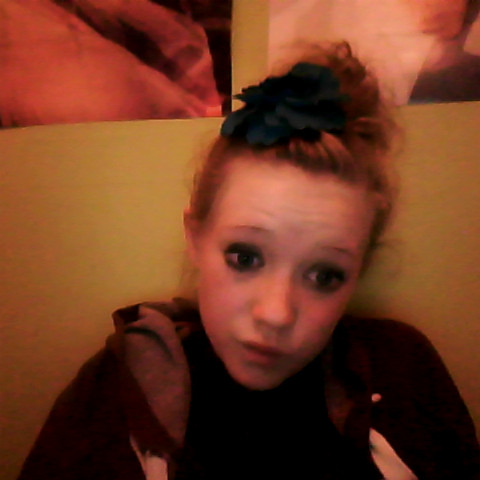 Lizzie Hall Photo 9