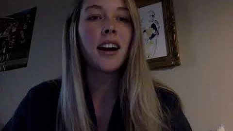 Julia Hardee Photo 9