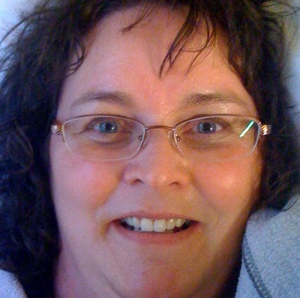 Julie Davis Photo 14