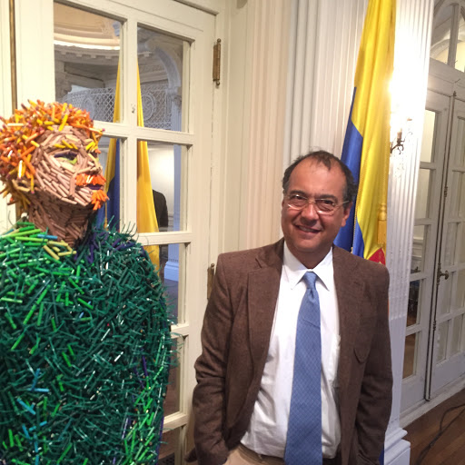 Eduardo Uribe Photo 14