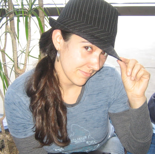 Laura Hernandez Photo 12