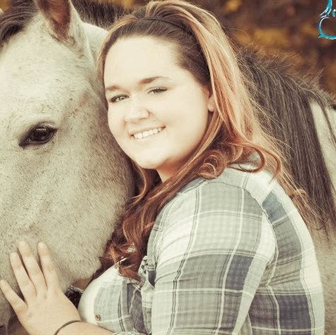 Emily Hollingsworth Photo 9