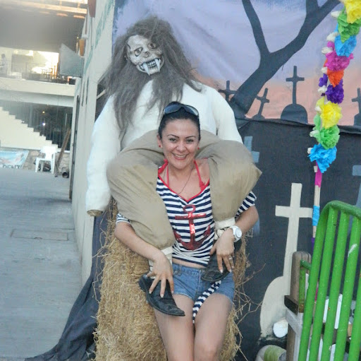 Evelyn Puente Photo 11