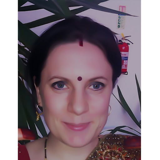 Elizabeth Singh Photo 10