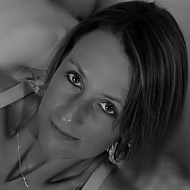 Julia Hawkins Photo 10