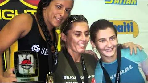 Michelle Tavares Photo 25