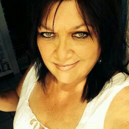 Julie Brooks Photo 15