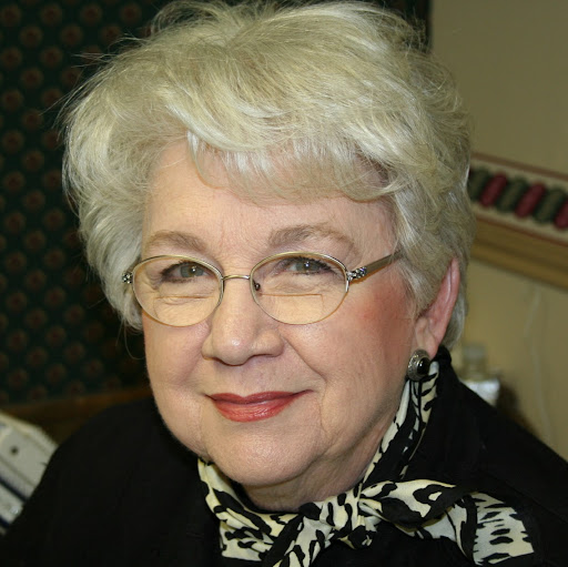Janelle Warren Photo 11