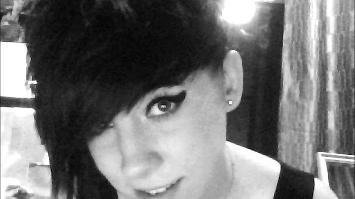 Nicole Flanagan Photo 37