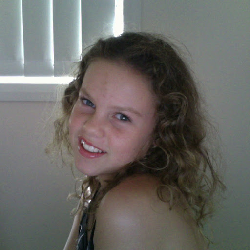 Holly Bowden Photo 9