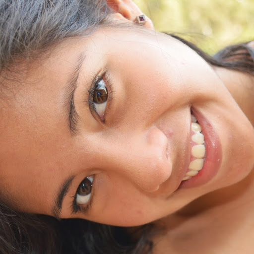 Daniela Valencia Photo 12