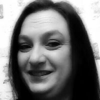 April Henderson Photo 6