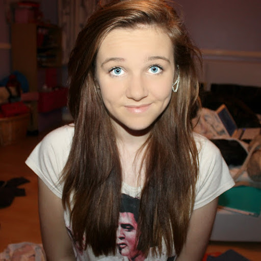 Ella Bray Photo 5