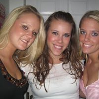 Carrie Arnold Photo 3