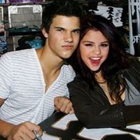 Ena Gomez Photo 1
