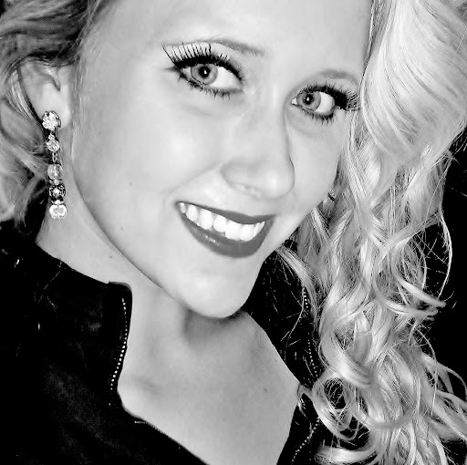 Stephanie Bolen Photo 10