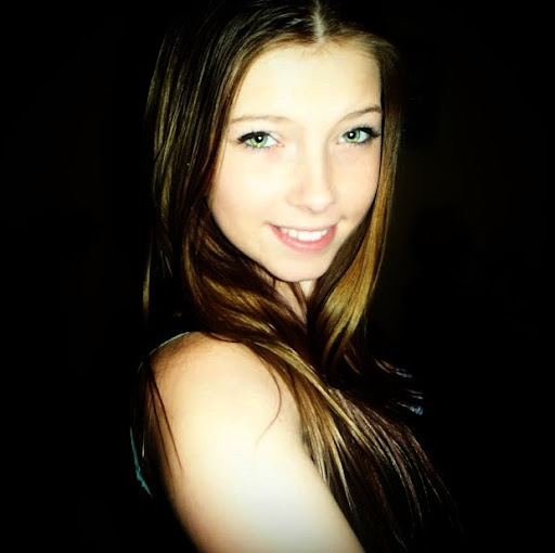 Genevieve Reynolds Photo 10
