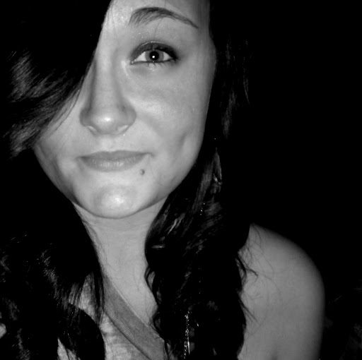 Danielle Burns Photo 16