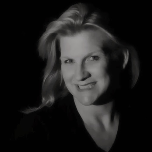 Linda Nelson Photo 11