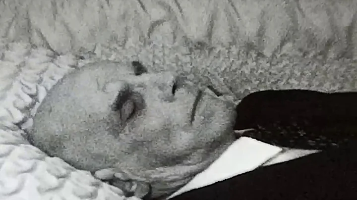 Edward Leslie Photo 32