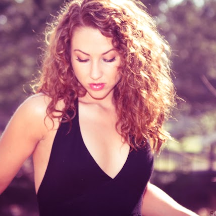 Anna Bateman Photo 16
