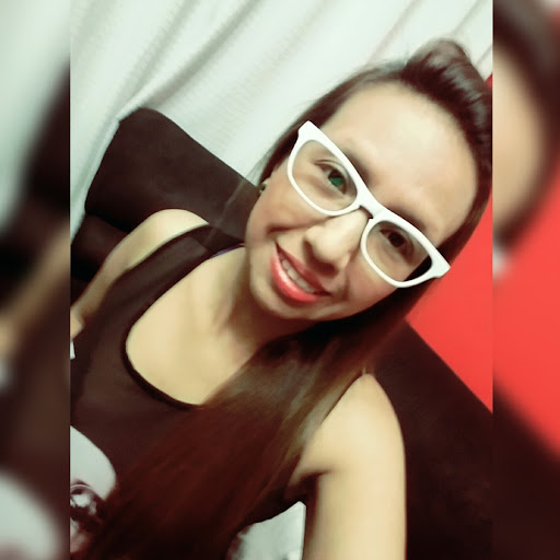 Angie Guzman Photo 15
