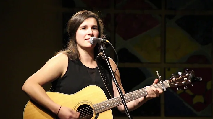 Sarah Mcinnis Photo 33