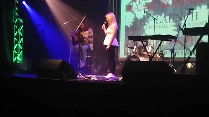 Melanie Bradshaw Photo 30
