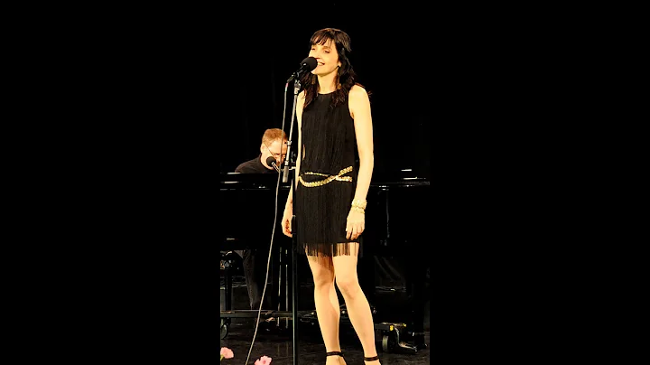 Julie Flanders Photo 17