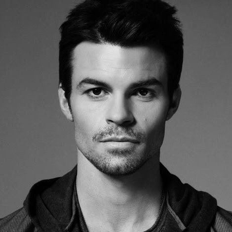 Daniel Gillies Photo 10