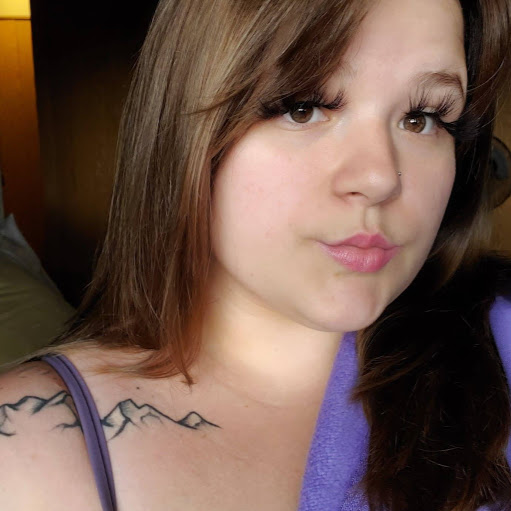 Hallie Carter Photo 14