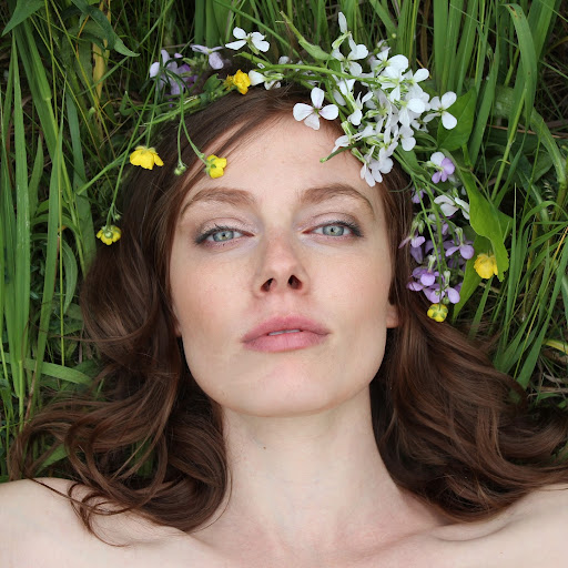 Gigi Young Photo 14