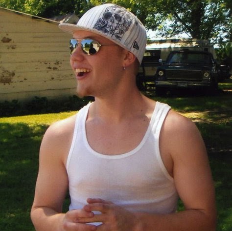 Travis Nicholson Photo 12