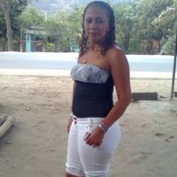 Yesenia Larios Photo 5
