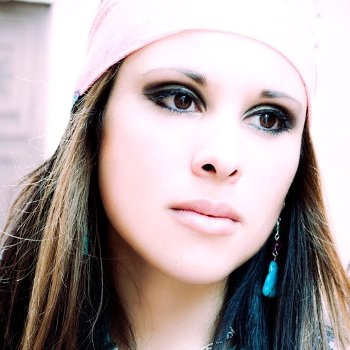 Leah Rosales Photo 9
