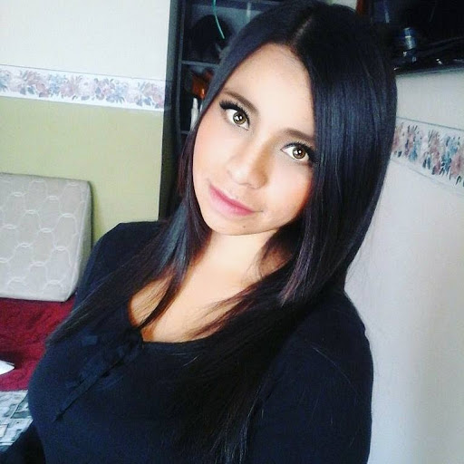 Laura Becerra Photo 15