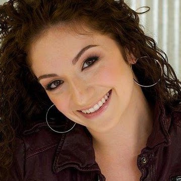 Danielle Maas Photo 10