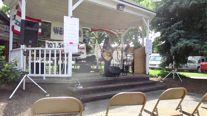 Jennifer Heppner Photo 15