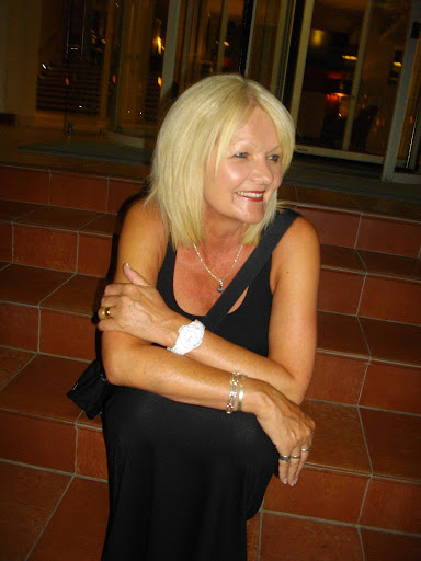 Julia Rowland Photo 13