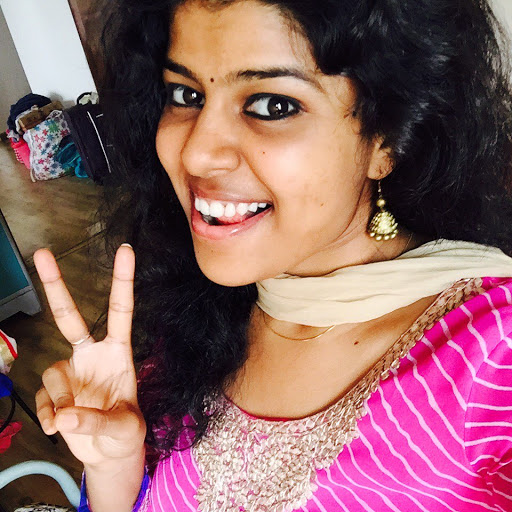 Divya Reddy Photo 17