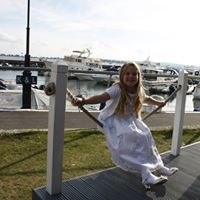 Claire Montgomery Photo 7