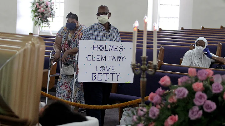 Betty Hodder Photo 15