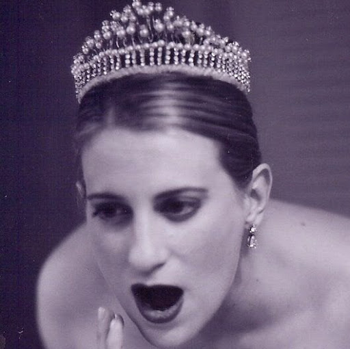 Lara Smith Photo 14