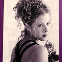 Lara Hart Photo 8
