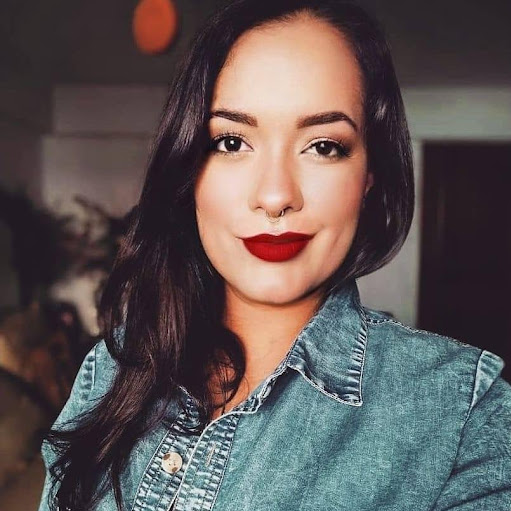 Elizabeth Pinto Photo 14
