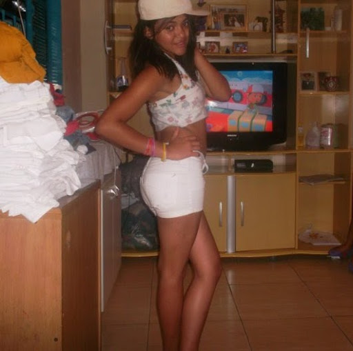 Roberta Gomes Photo 12