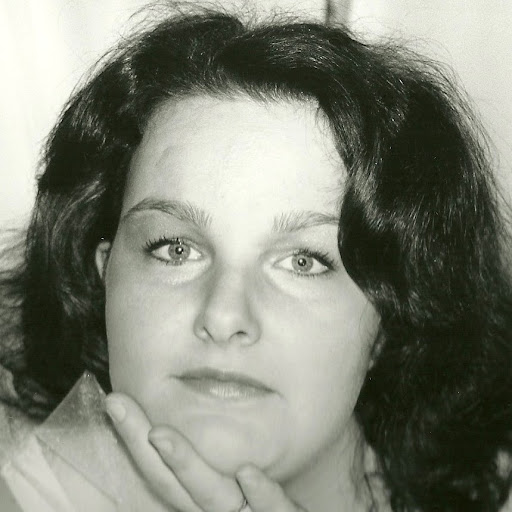 Melanie Schmitz Photo 14