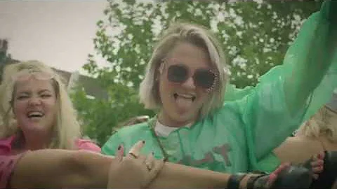 Ellie Ingram Photo 15
