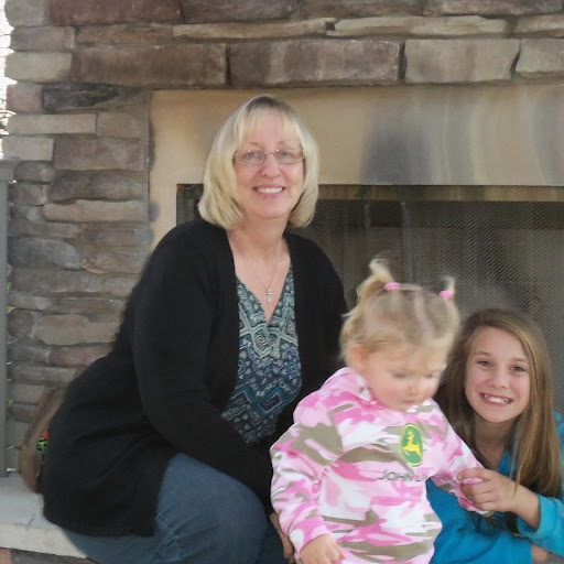 Holly Carlson Photo 15