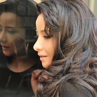 Julia Holguin Photo 6